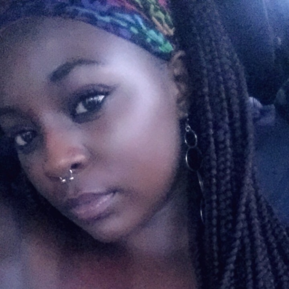 Meet your Posher, Nia